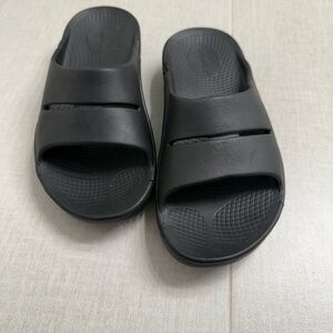 OOFOS Black Women's Sandals